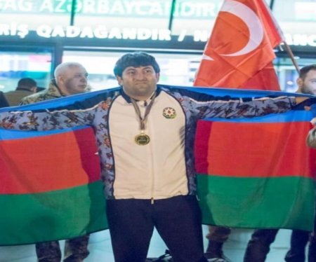 Sabit Paşayev dünya cenpyonu dekabrda qelebəsini şəhidlərə həsir edib